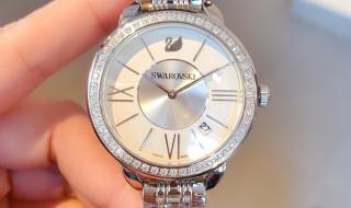 求问这两款施华洛世奇手表哪一款更好看.纠结.在线等 施华洛世奇水晶手表